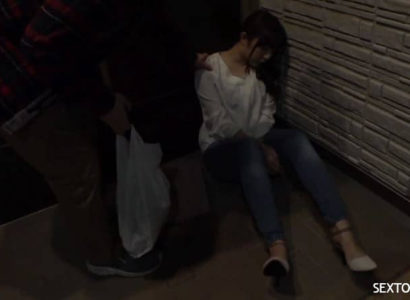 Giúp đỡ em hàng xóm say quên lối về